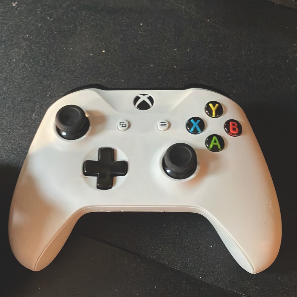Xbox 1 controller brand new slightly drawn blue on the bottom